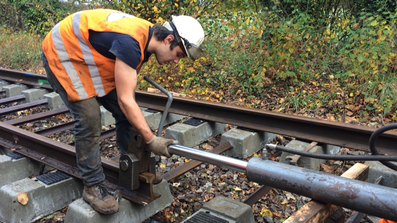 Pose de rails sur la ligne Guingamp-Paimpol