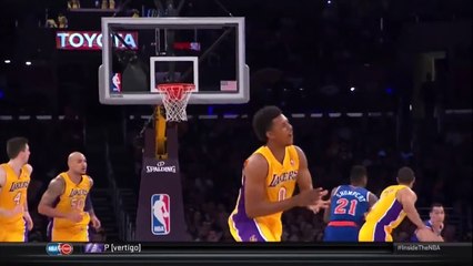 Nick Young célèbre un peu trop tôt un panier à 3 points...