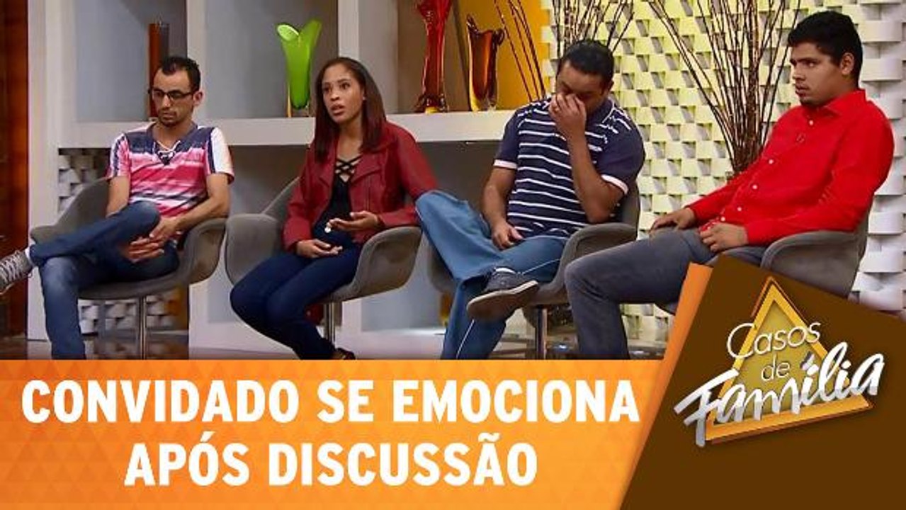 Convidado se emociona após discussão