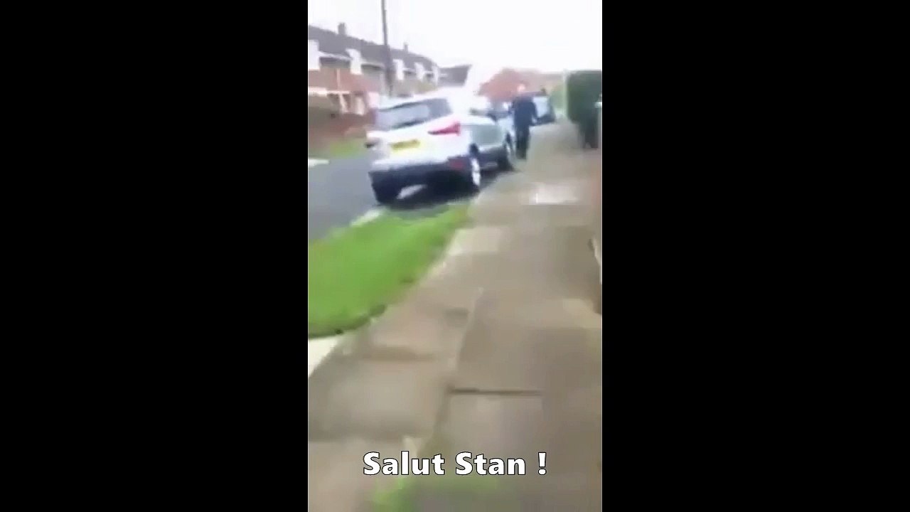 Ce papy anglais a un humour vraiment très douteux