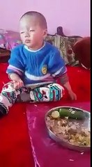 Baby is Sleeping and Eating | کیسے بچہ کھاتے ہوئے سو رہا ہے