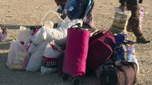 Cientos continúan huyendo de Mosul a campos de desplazados