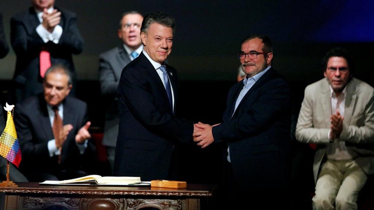 Κολομβία: Υπεγράφη η νέα ειρηνευτική συμφωνία μ...