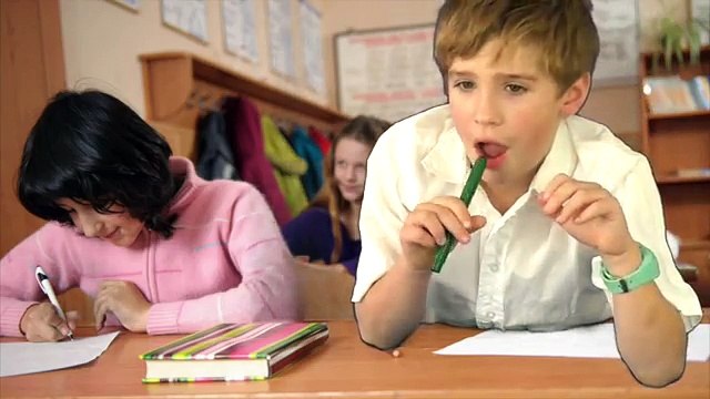 ДЕТИ ИГРАЮТ В ДОКТОРА С УКОЛАМИ*ОПЕРАЦИЯ*РАЗРЕЗАЕМ СКАЛЬПЕЛЕМ ЖИВОТ*ДОСТАЕМ МАРШАЛА ЩЕНЯЩИ