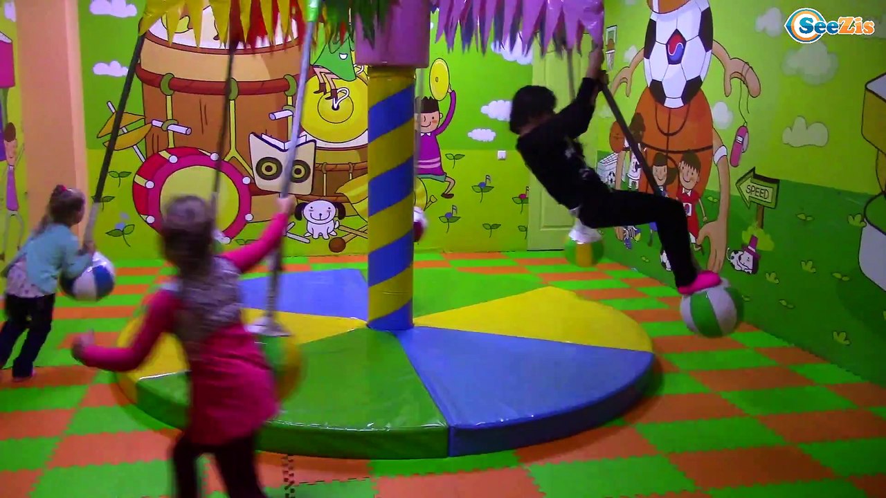 VLOG Ярослава и Рита в Развлекательном Центре Играем с Куклой Amusement Center Kids Video