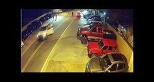Un homme bourré se fait rouler dessus par sa propre voiture.
