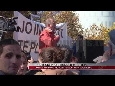 Aktivistët e AKIP çadra para kuvendit për plehrat, ndalohen dy tubues - News, Lajme - Vizion Plus