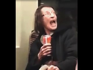 Une folle dingue hystérique et complètement barjo dans le métro