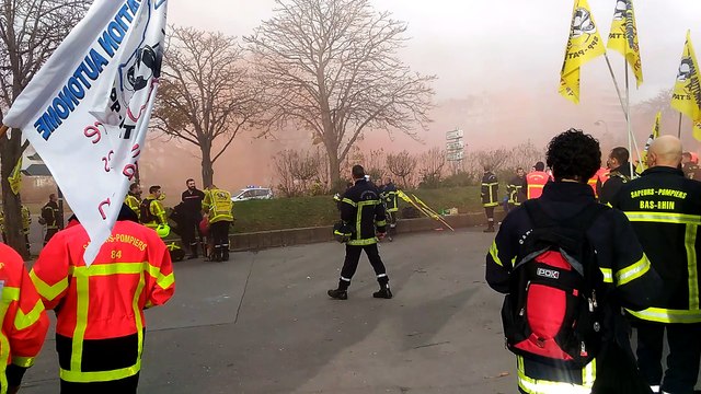 Manif des sapeurs-pompiers A la place de la nation