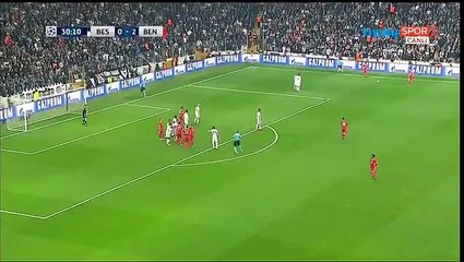 Quand Benfica tape trois poteaux avant de marquer