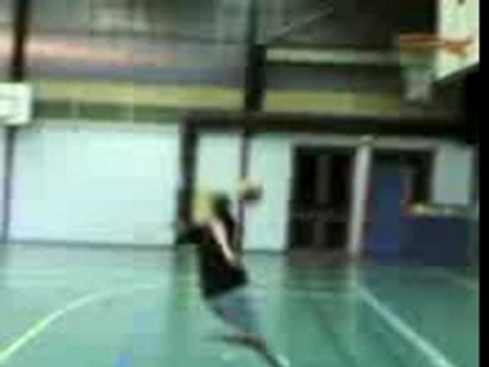 Kamchi's dunk