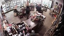 Así terminó un ladrón que pretendía robar una tienda