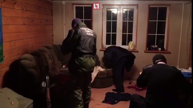 Видео из дома, где псковские подростки покончили с собой стреляя в полицейских