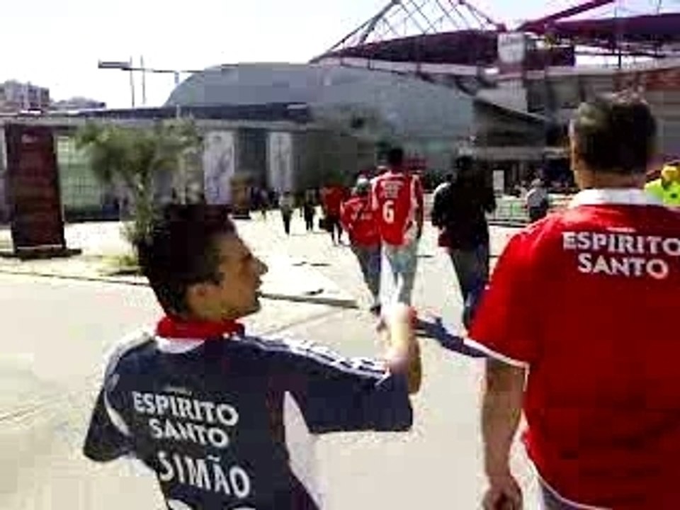 JUVITALIA devant le stade du benfica