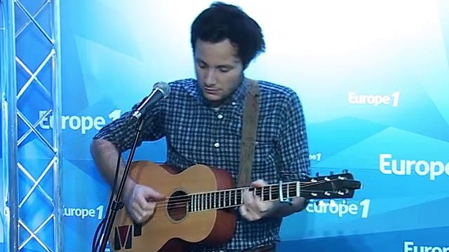 Vianney interprète Je m'en vais en live sur Europe 1
