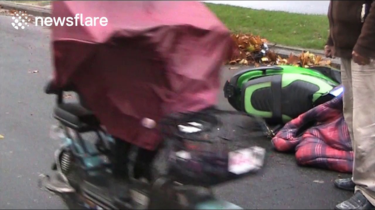 Major pipe leak causes traffic problems in China