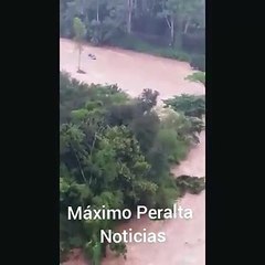 Momento en que rescatan tres jóvenes de un río y luego mira que sucede