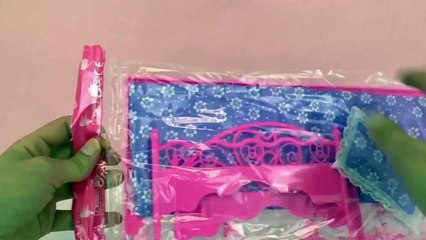 Lit Barbie - Petit lit pour Barbie avec coussins et couverture   Barbie Décoration Démo
