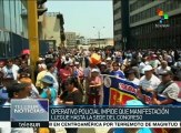 Perú: Policía impide movilización de trabajadores públicos