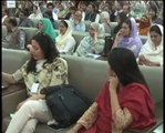 What did Girl ask to Hamid Mir for which every one is clapping?