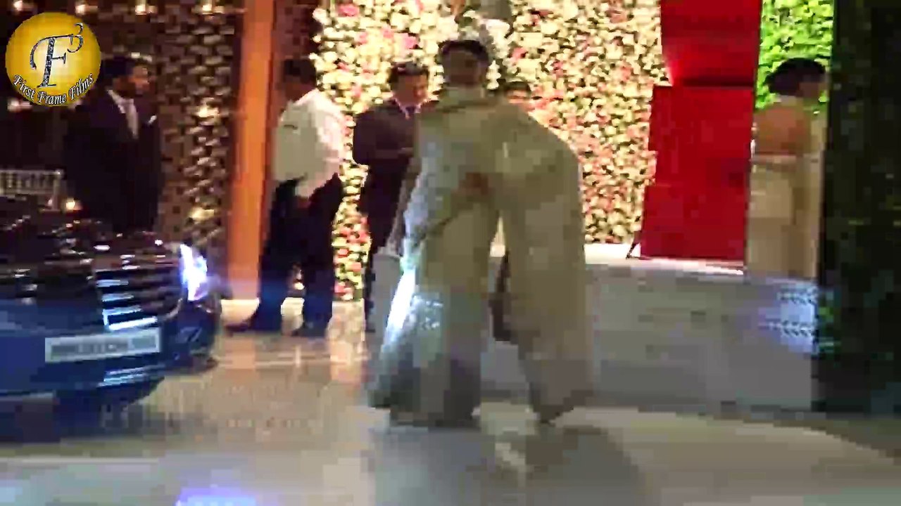 DEEPIKA PADUKONE & RANVEER SINGH SPOTTED TOGETHER I MUKESH AMBANI NIECE PRE WEDDING PARTY