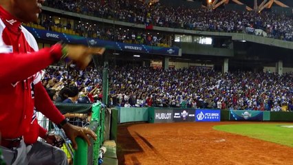 A Taiwan les fans chantent pendant les matchs de Baseball