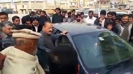 kpk tabdeeli, ANP lower deer ka senior rahnma traffic signal torny pe jail mein band.