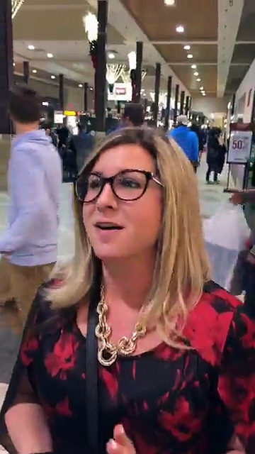 Thanksgiving Day Shoppers at Great Lakes Mall in Mentor
