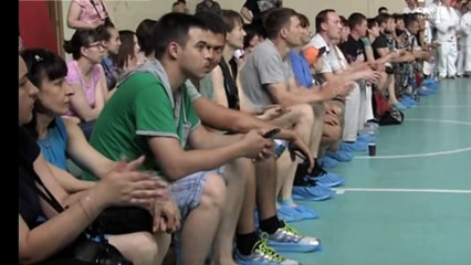 ТРАВМПУНКТ РАНЕНИЯ И АВАРИИ. ДЕТИ ИГРАЮТ В ДОКТОРА С УКОЛАМИ