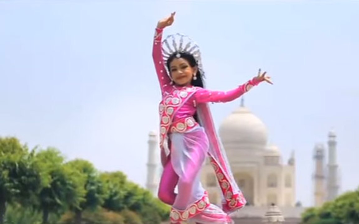 বাংলাদেশী ছেলেমেয়ের অস্থির একটা ক্লাসিক নাচ Bangla Dance Video 2016