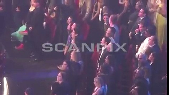 Selena Gomez & Niall Horan Sing Along To Stings Classic Songs At The 2016 American Music Awards
