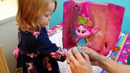 TROLLS Movie BABY HUG TIME POPPY Review New Trolls Movie Daddy Surprises Rocklynn