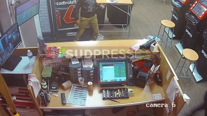 Un braqueur se fait neutraliser par un client et un gérant