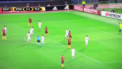 Mesdames, Messieurs, voici le but en coup du foulard !