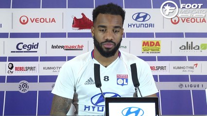 Lacazette : "Cavani mérite plus de respect"