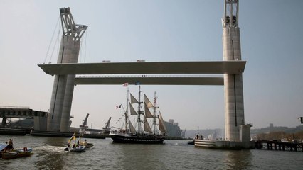 Top 10 Incredible Moving Bridges