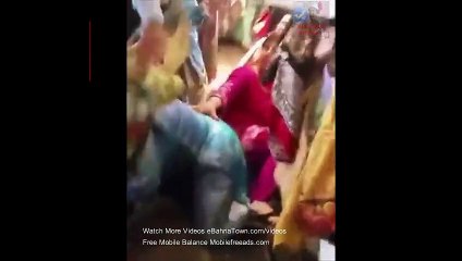 black friday pa lahore ma shoping centre ma ladies ki fight