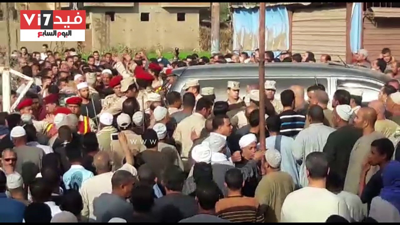 الآلاف يشيعون الشهيد محمد عزوز إلى مثواه الأخير بالبحيرة