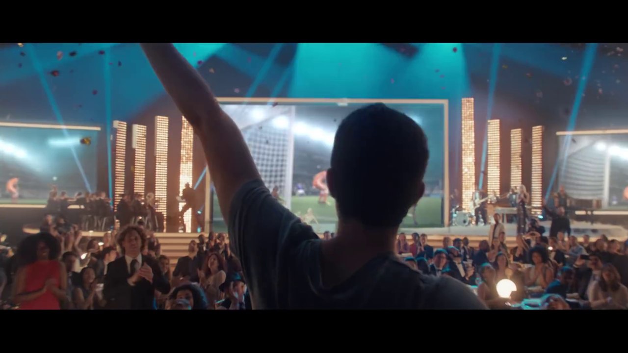 FIFA 17 - [Pub] The Golden Controller - avec Reus, Hazard, Martial, James