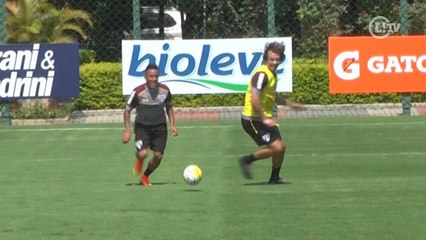 Cueva se destaca com gols e passe de calcanhar em treino do São Paulo