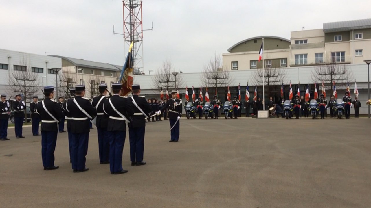 Sainte Geneviève chez les gendarmes