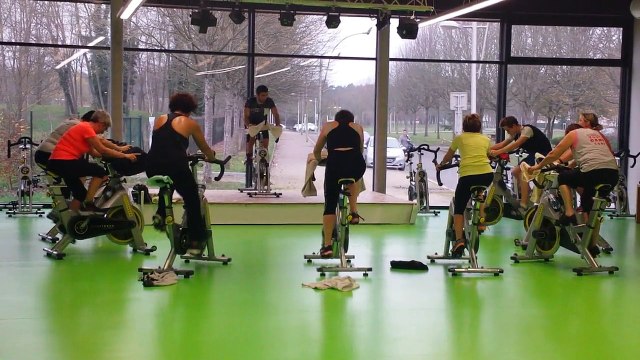 Séance fitness à vélo aux Sitelles à Montfort le Gesnois