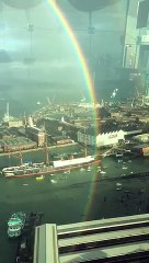 Un arc-en-ciel à 360° filmé depuis la Spinnaker Tower : incroyable