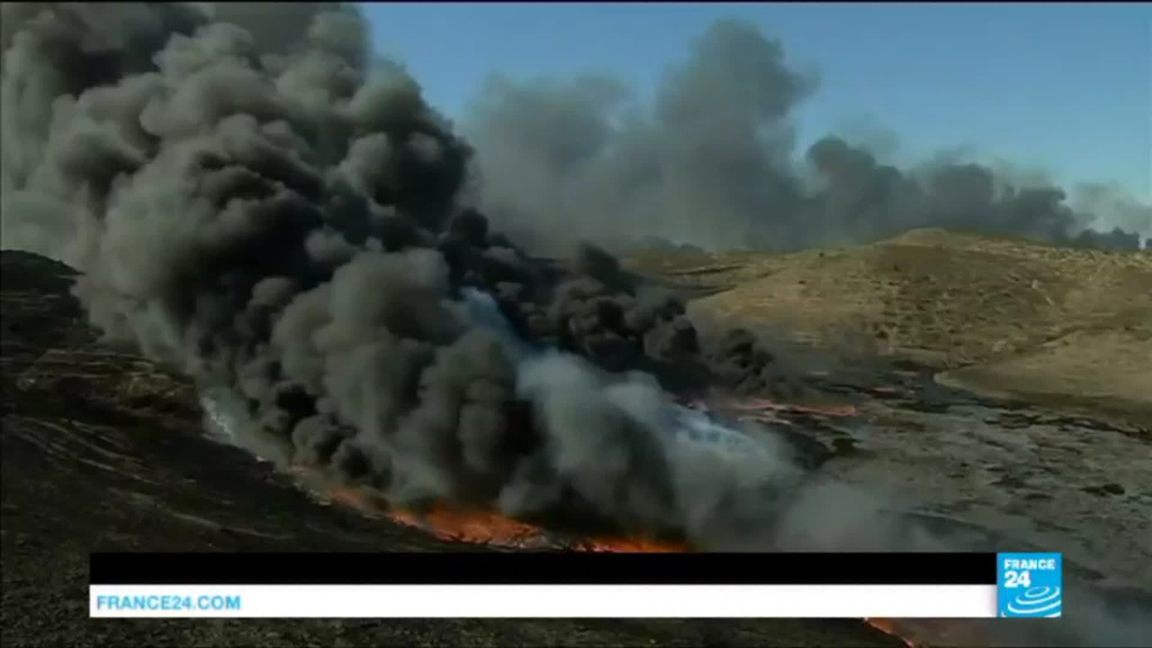 Irak : les combattants du groupe EI incendient les puits de pétrole autour de Mossoul pour couvrir leur fuite