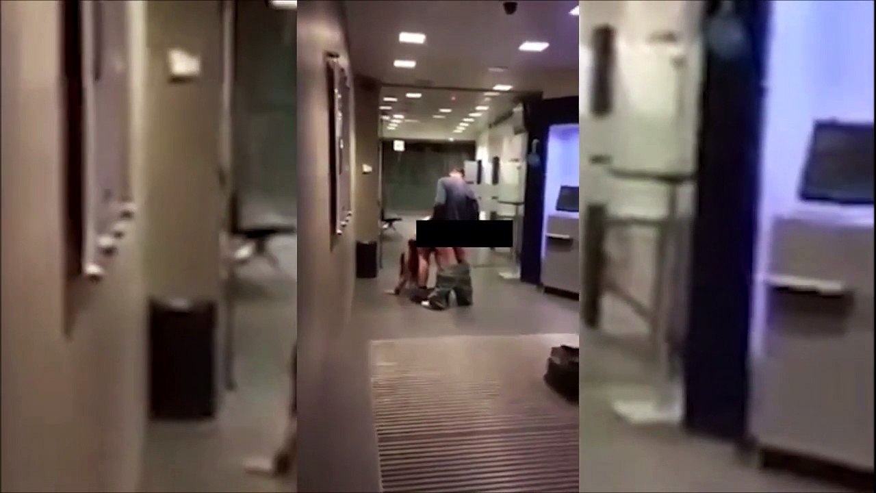 Un couple surpris en train de faire des choses dans une banque KBC