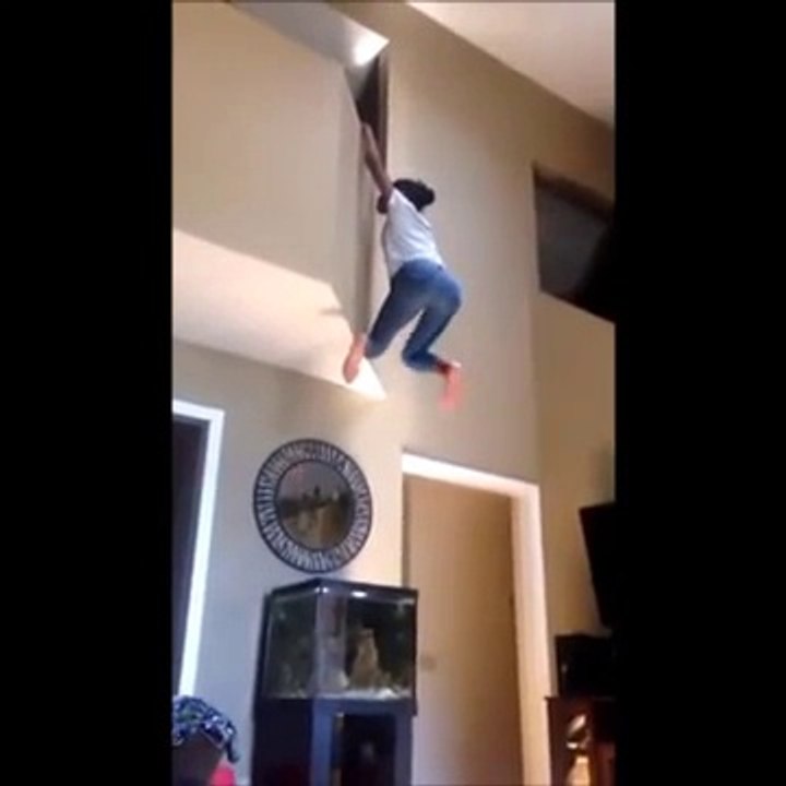 Cette fille bourrée va avoir la pire idée de sa vie