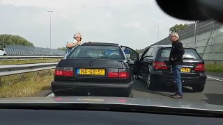 Ne jamais emmerder les papys néerlandais ! Road Rage violent