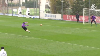 Tá difícil? Chama o gajo! CR7 inferniza a vida dos goleiros em treino do Real