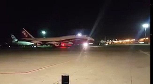 В Израиль прилетел противопожарный супертанкер из США