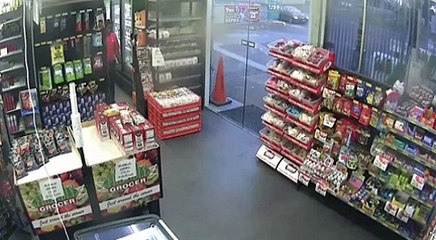 Un employé de station service repousse des braqueurs avec ... des bonbons